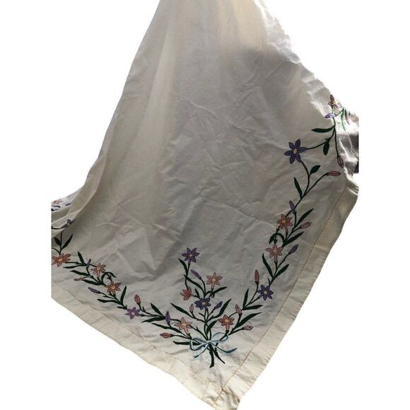 Vintage Hand Embroigered Tablecloth Floral 60” x 62” - Picture 1 of 6